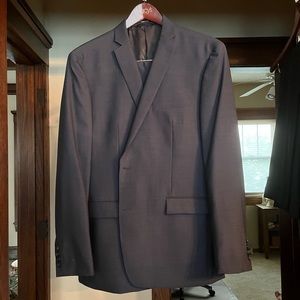 Mens suit. Macys Bar III. Charcoal color. Very nice condition.